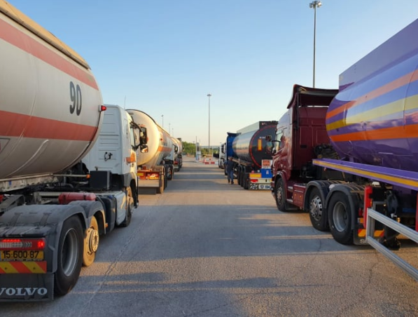 الإحتلال يزيد تصاريح تجار غزة ويسمح بإدخال بضائع جديدة